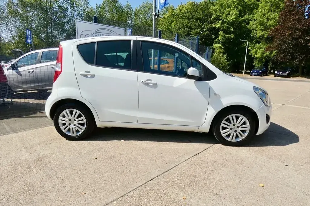 Used Suzuki Splash SZ4 94 HP (69 kW) 2014 White Hatchback
