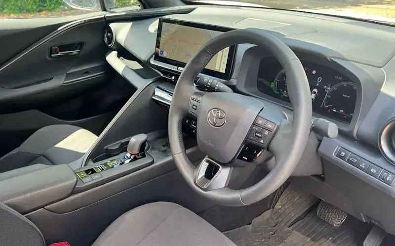 Used Toyota C-HR Design 223 HP (164 kW) 2024 White SUV