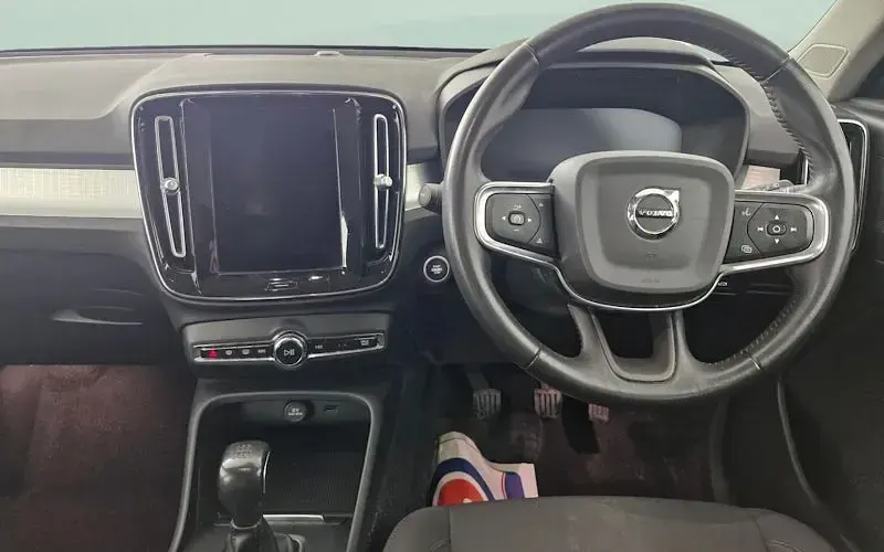 Used Volvo XC40 Momentum 163 HP (119 kW) 2021 Grey SUV