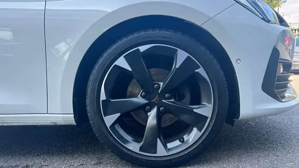 Used Cupra Leon 150 HP (110 kW) 2024 White Estate