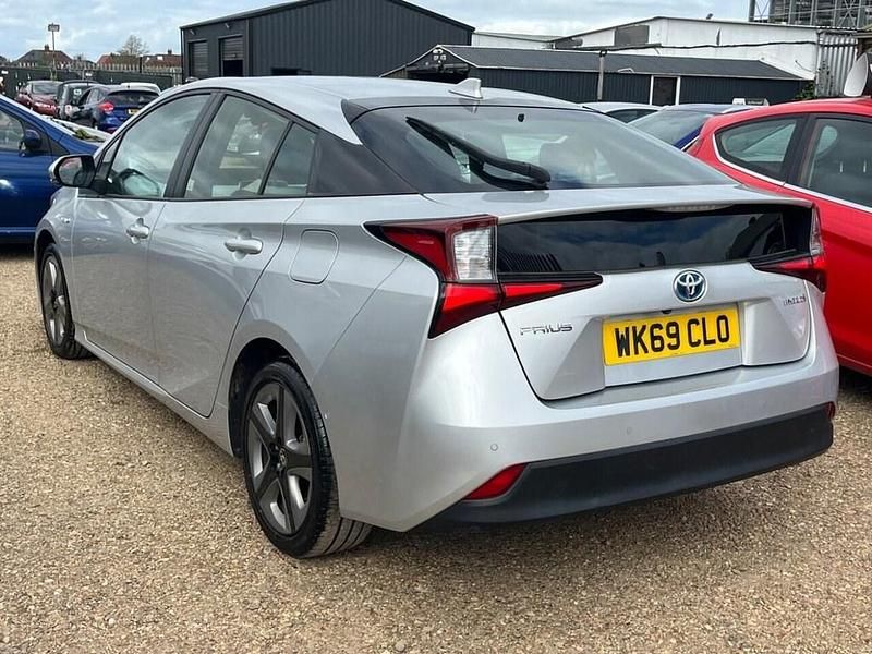 Usado Toyota Prius 122 CV (89 kW) 2022 Plateado Utilitario