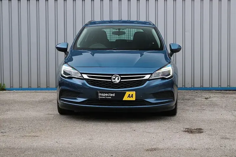 Used Vauxhall Astra Design Edition 2018 Blue Estate