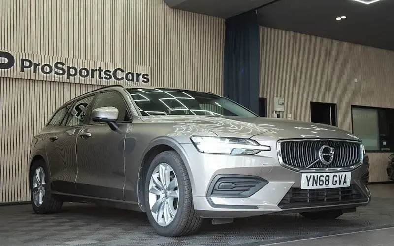 Used Volvo V60 Momentum 190 HP (139 kW) 2018 Grey Estate