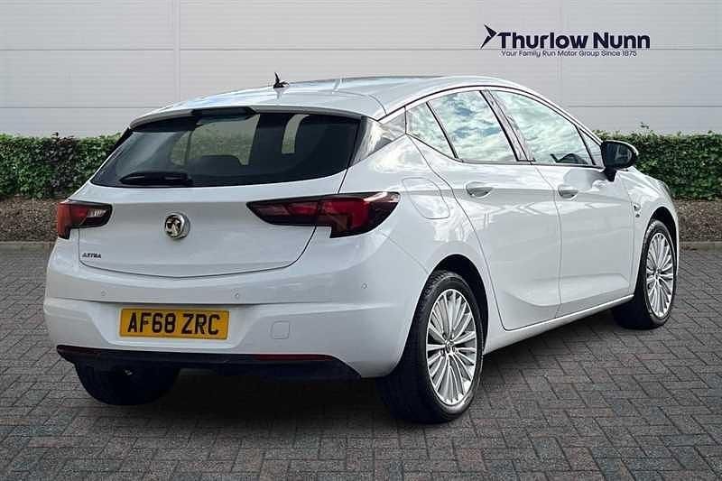 Used Vauxhall Astra Elite 150 HP (110 kW) 2019 White Hatchback