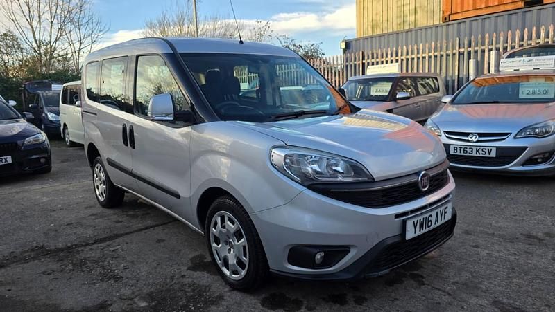 Begagnad Fiat Doblò Easy 2016 Silver Minibuss