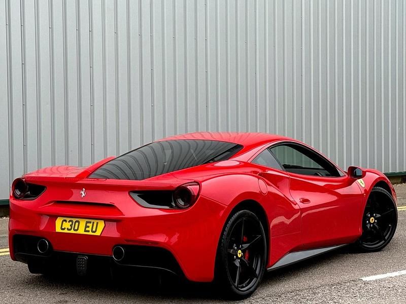 Used Ferrari 488 670 HP (492 kW) 2016 Red Coupe