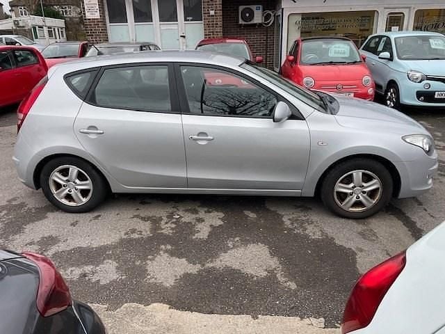 Used Hyundai i30 Comfort 108 HP (79 kW) 2009 Silver Hatchback
