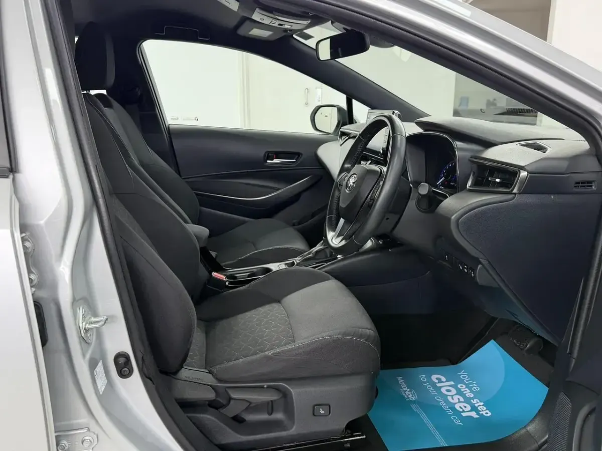 Usado Toyota Corolla 122 CV (89 kW) 2021 Plateado Familiar