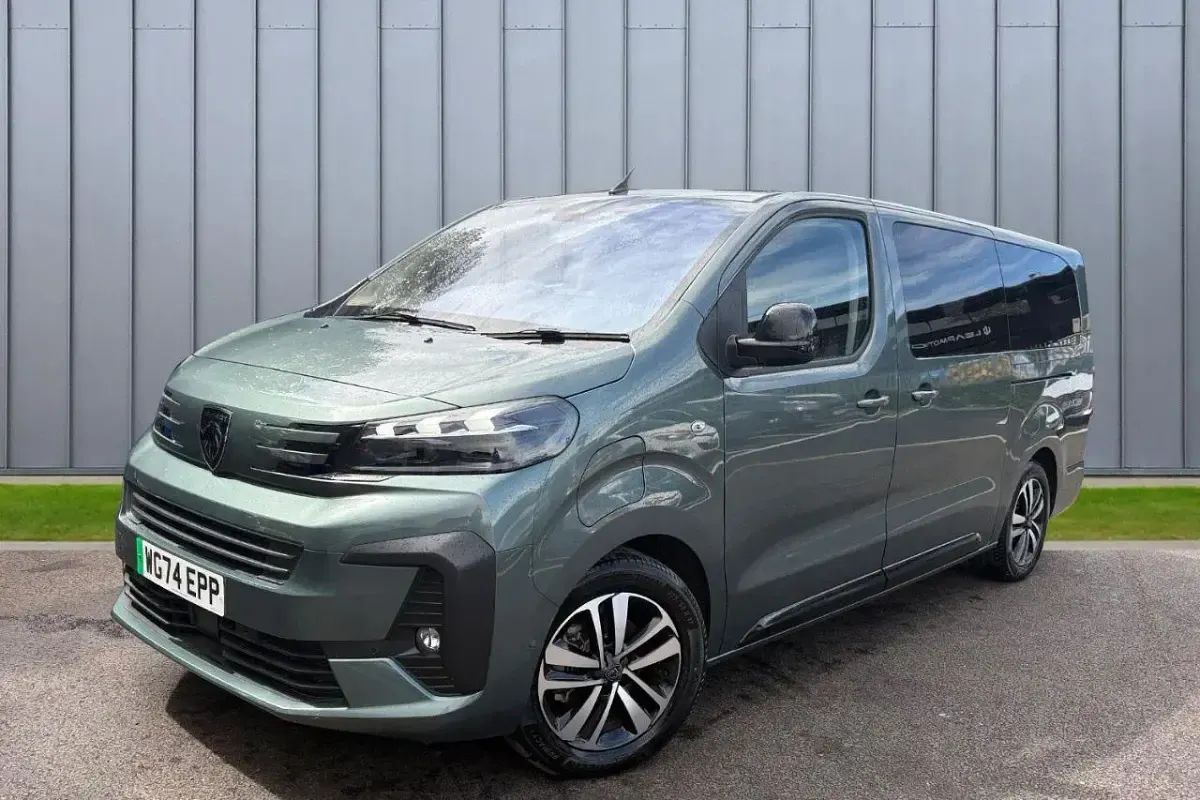 New Peugeot e-Traveller Allure 98 kW (134 HP) 2025 Green MPV