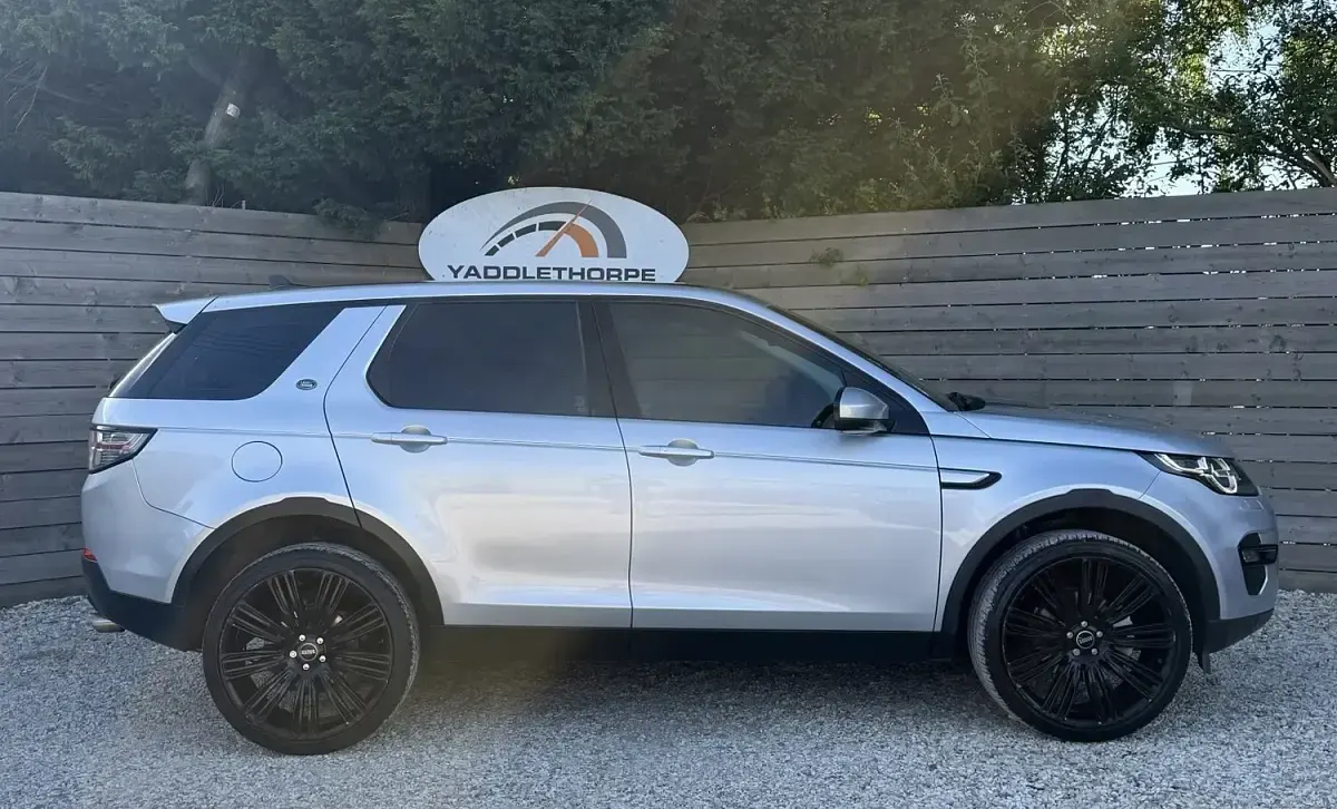 Used Land Rover Discovery Sport HSE 180 HP (132 kW) 2015 Silver SUV