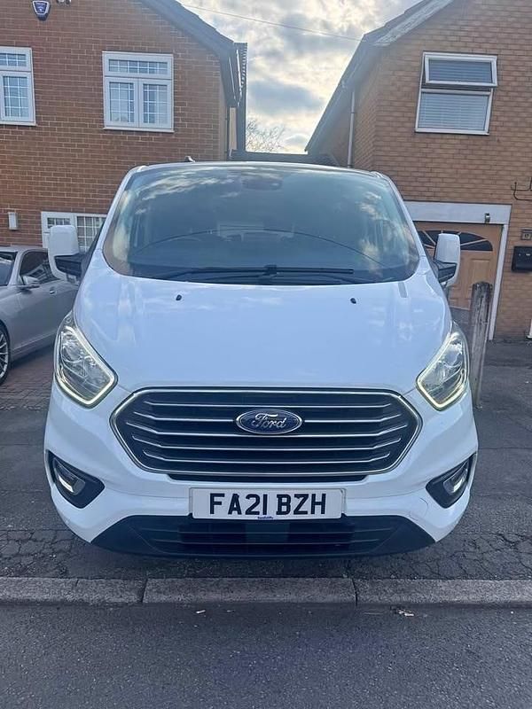 Used Ford Tourneo Zetec 105 HP (77 kW) 2021 White MPV