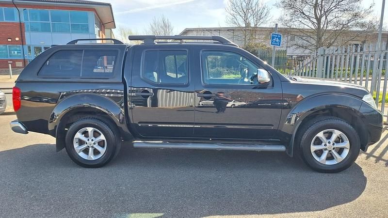 Used Nissan Navara Tekna 190 HP (139 kW) 2015 Black Pickup