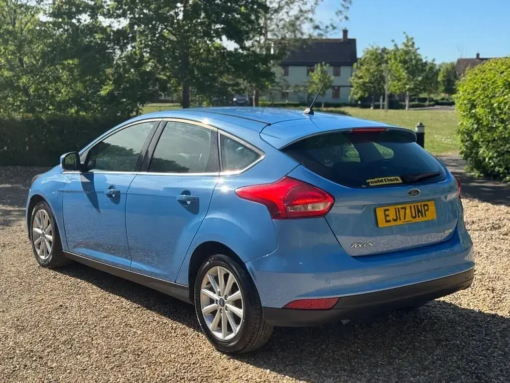 Używany Ford Focus Titanium 125 KM (91 kW) 2017 Niebieski Hatchback