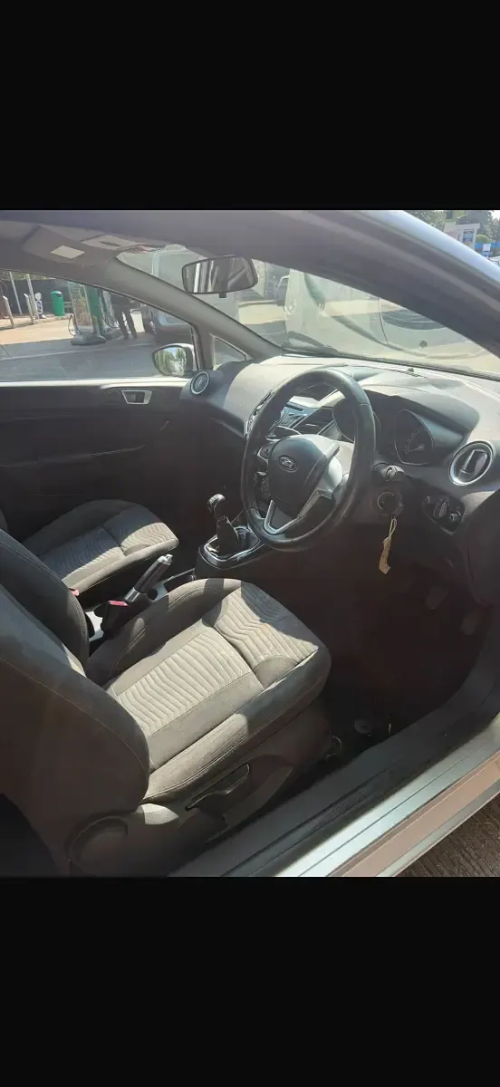 Used Ford Fiesta Zetec 75 HP (55 kW) 2013 Silver Hatchback