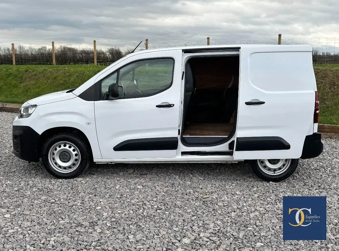 Usado Citroën Berlingo 100 HP (73 kW) 2023 Branco Monovolume