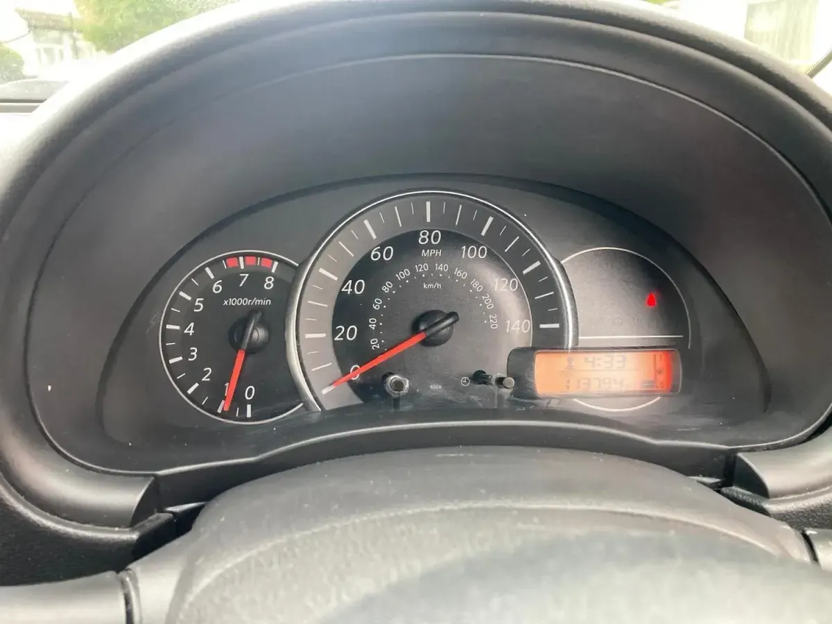 Begagnad Nissan Micra Visia 2014 Silver Halvkombi