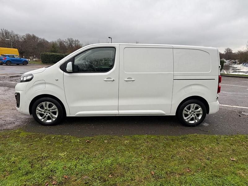 Used Vauxhall Vivaro Elite 100 kW (136 HP) 2021 White MPV
