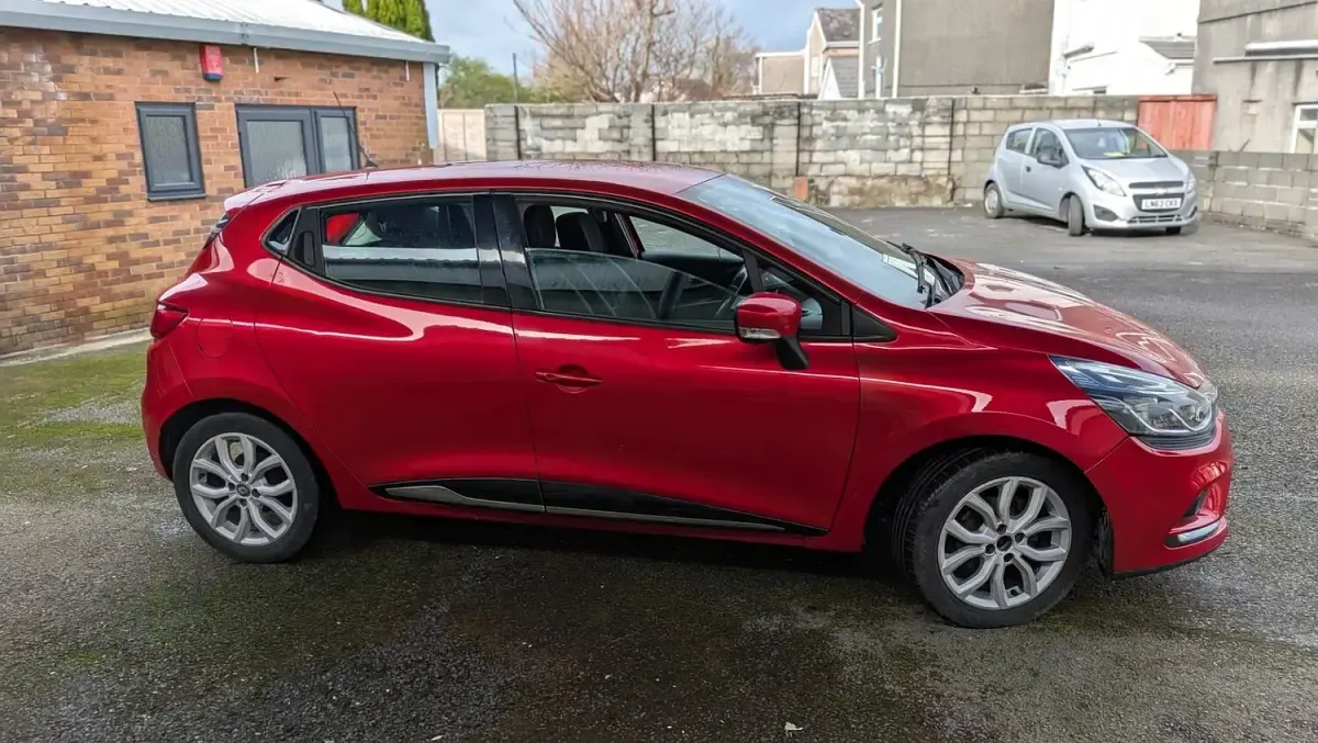 Used Renault Clio Dynamique 2017 Red Hatchback