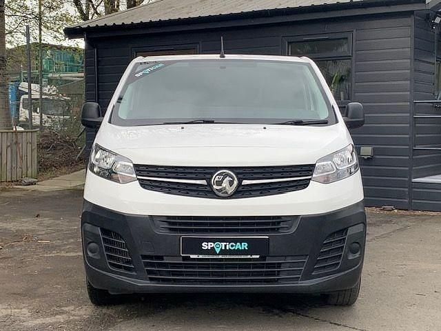 Second-hand Vauxhall Vivaro Edition 120 CP (88 kW) 2020 Alb Monovolum