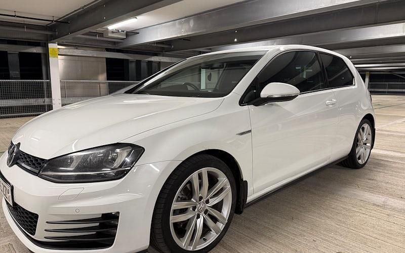Used VW Golf VII GTD 184 HP (135 kW) 2015 White Hatchback