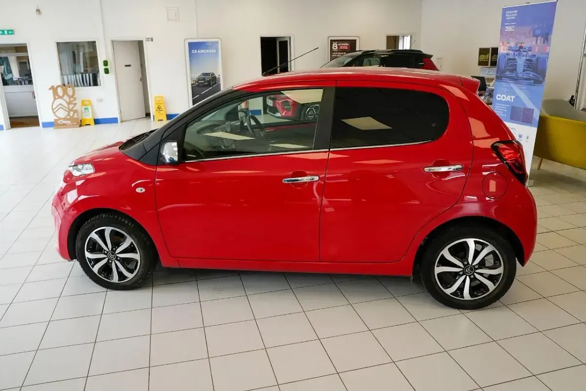 Used Citroën C1 Shine 71 HP (52 kW) 2021 Red Hatchback