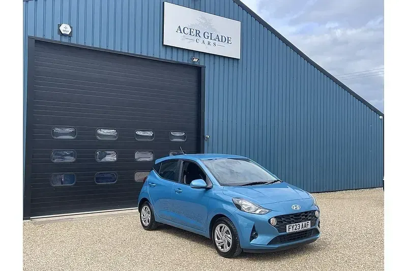 Used Hyundai i10 SE 67 HP (49 kW) 2023 Turquoise Hatchback