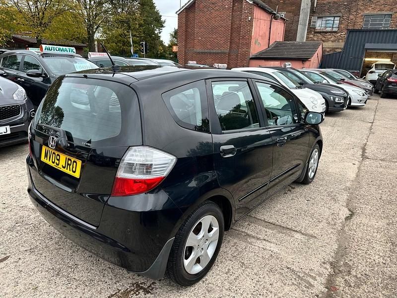 Begagnad Honda Jazz ES 100 HK (73 kW) 2009 Svart Halvkombi