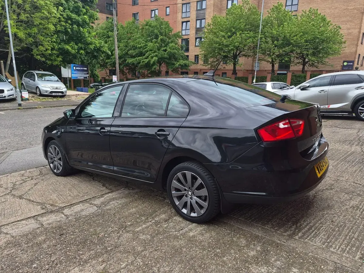 Used Seat Toledo I-Tech 105 HP (77 kW) 2014 Black Hatchback