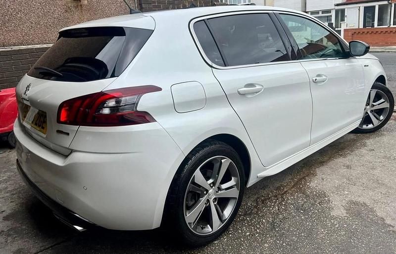 Used Peugeot 308 GT-line 2020 White Hatchback