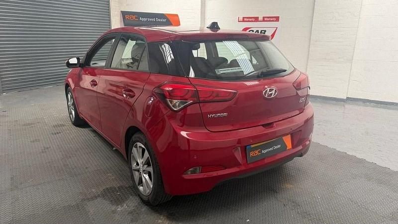 Used Hyundai i20 SE 100 HP (73 kW) 2016 Red Hatchback