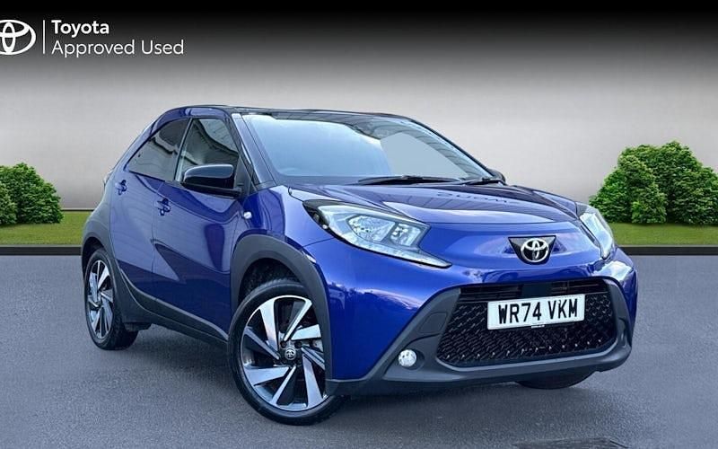 Used Toyota Aygo X 72 HP (52 kW) 2024 Juniper blue bitone SUV