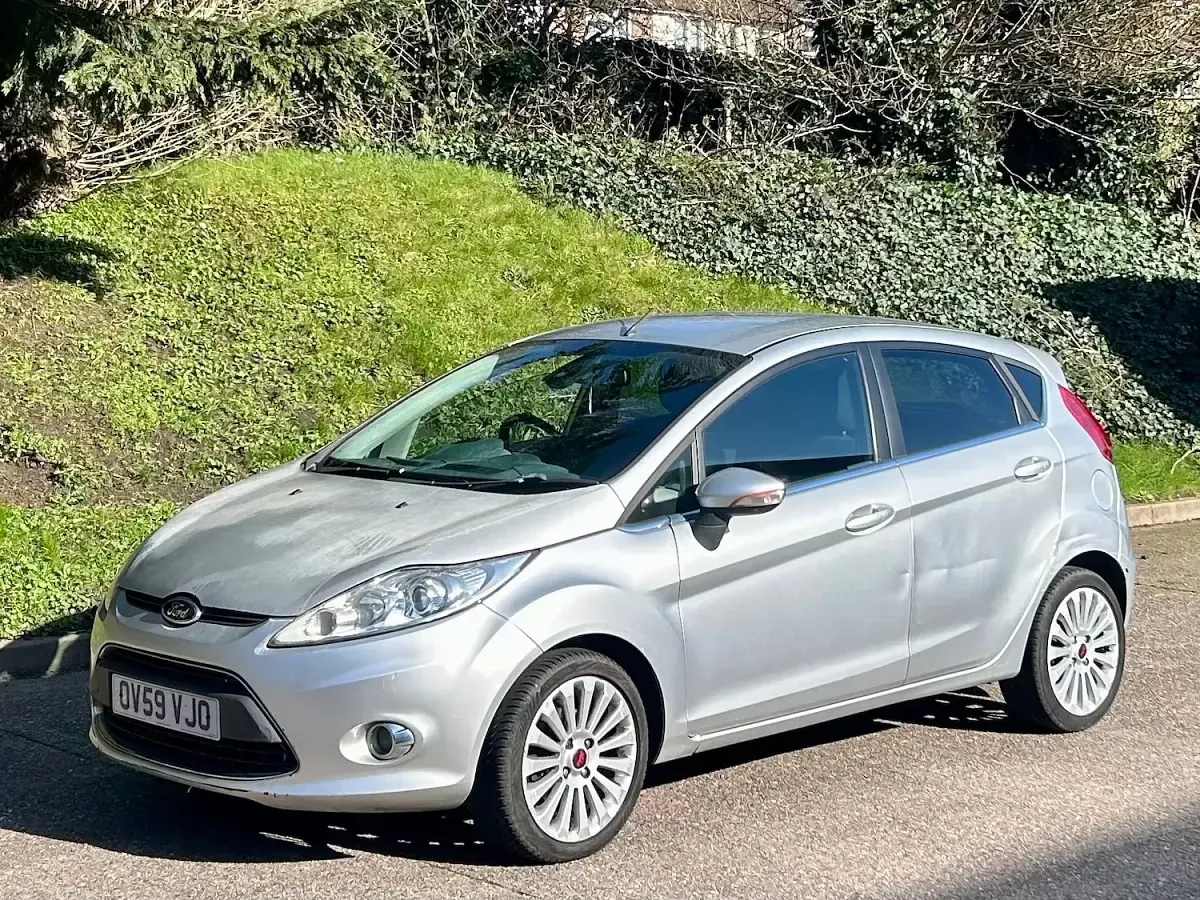 Used Ford Fiesta Titanium 96 HP (70 kW) 2009 Silver Hatchback