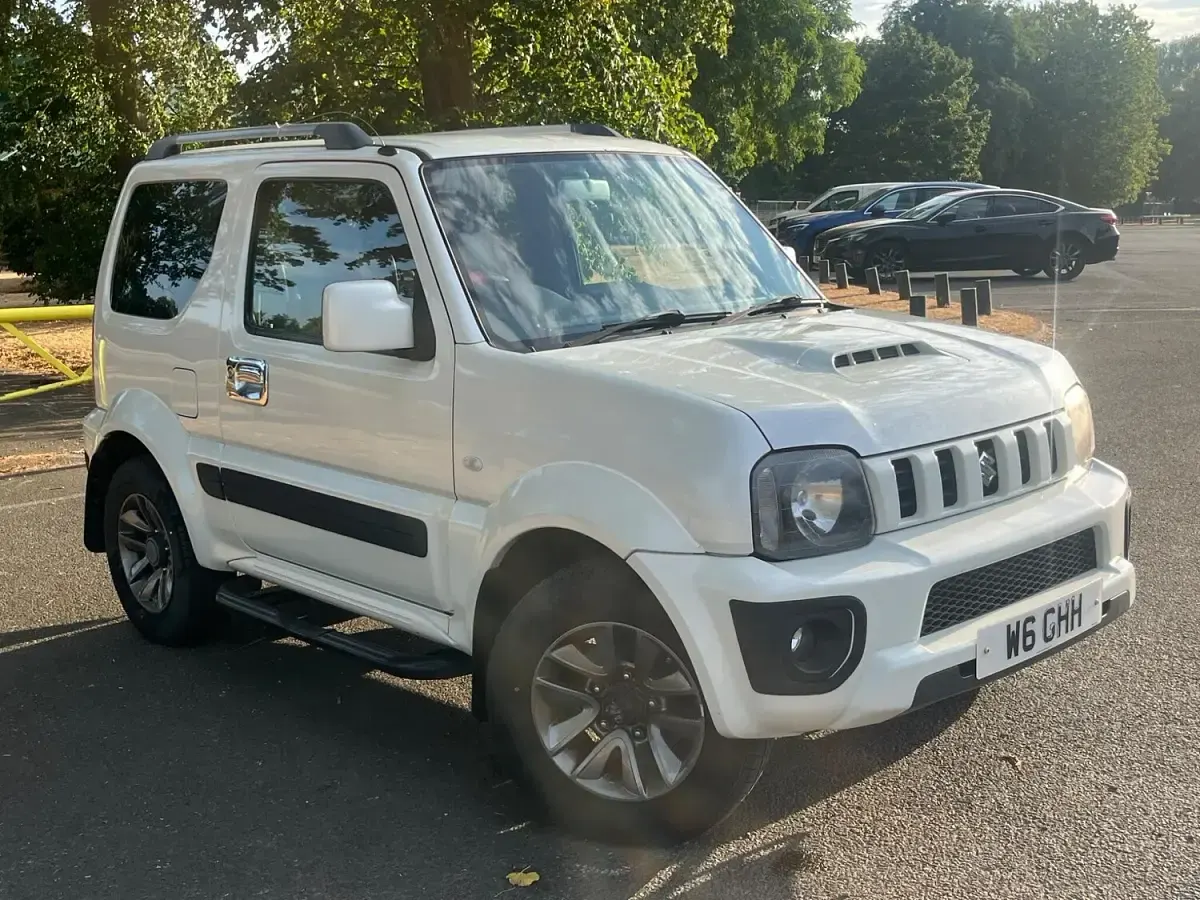 Used Suzuki Jimny SZ4 85 HP (62 kW) 2016 White SUV