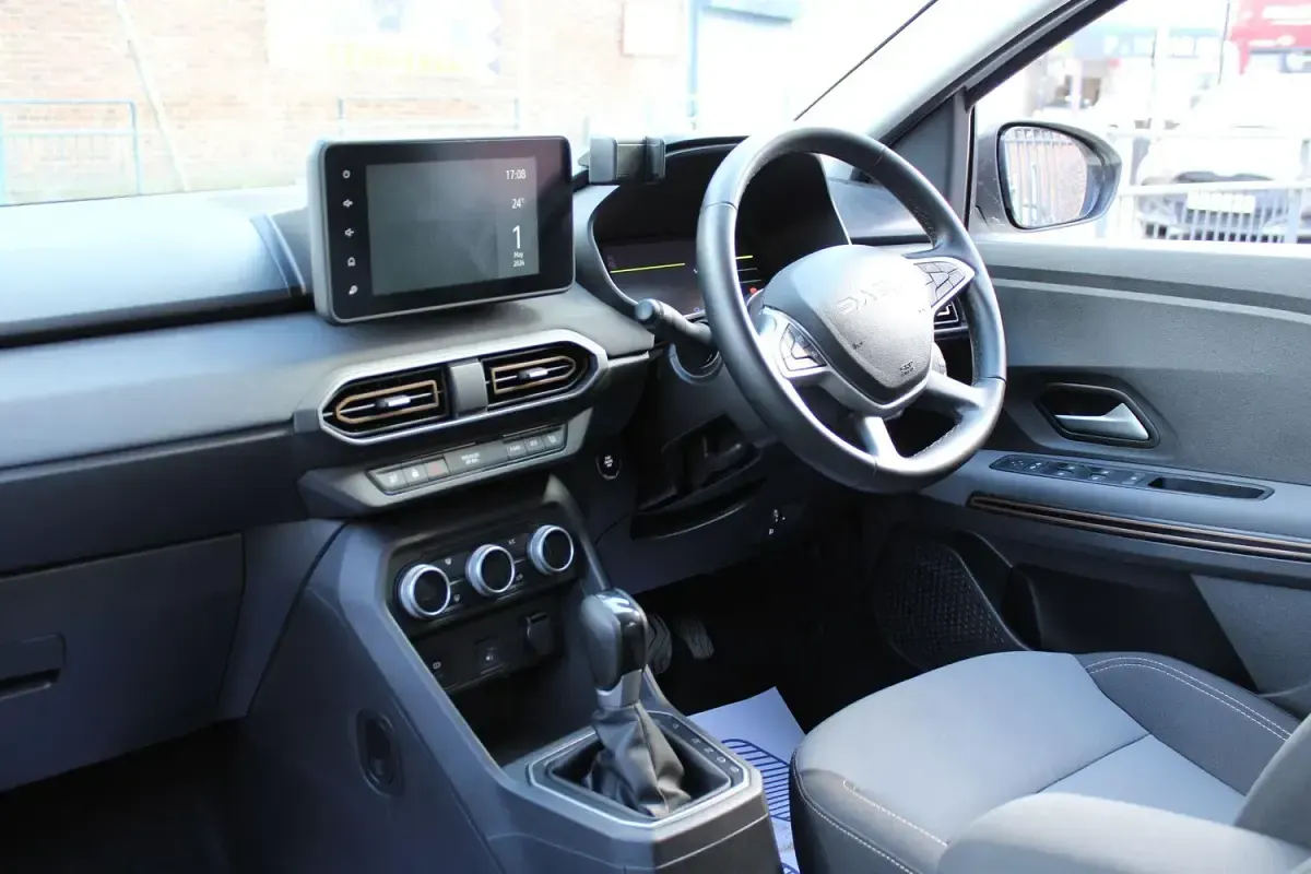 Usado Dacia Jogger Extreme 141 HP (103 kW) 2025 Branco Monovolume