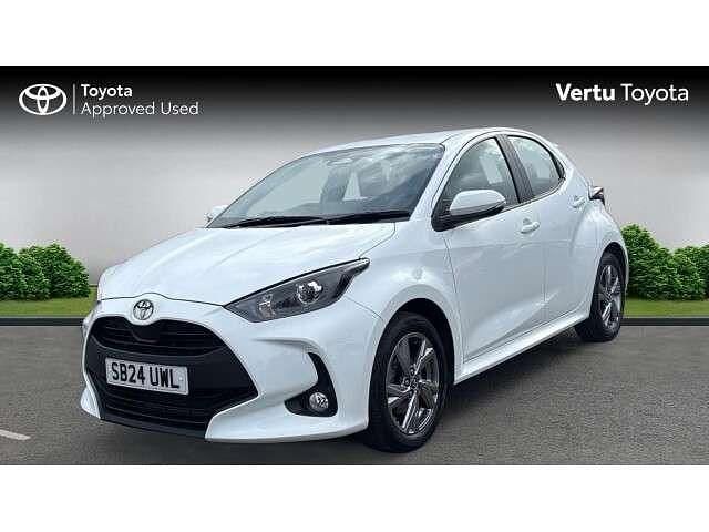 Used Toyota Yaris Hybrid 116 HP (85 kW) 2024 White Hatchback