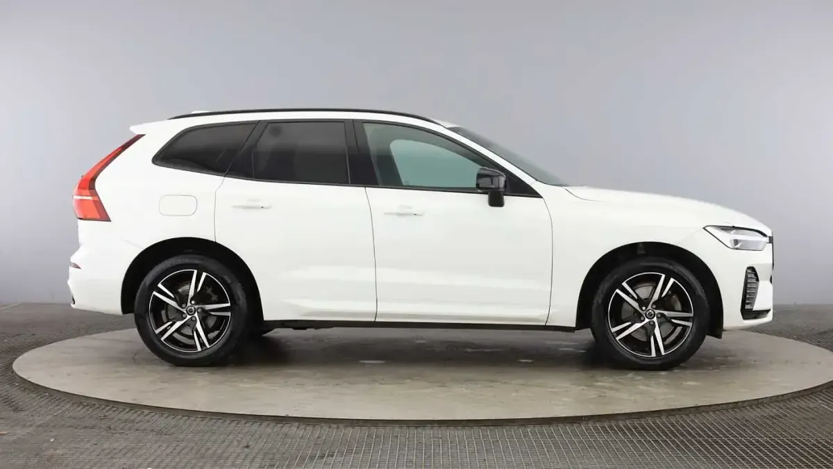 Used Volvo XC60 R-Design 247 HP (181 kW) 2022 SUV