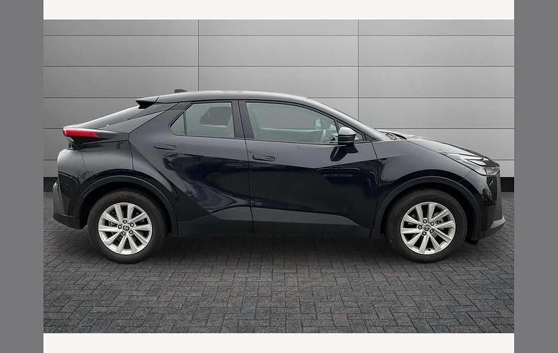 Second-hand Toyota C-HR 140 CP (102 kW) 2025 Negru SUV