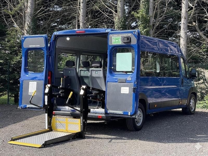 Begagnad Peugeot Boxer 2020 Blå Van