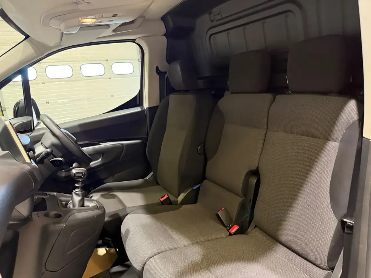 Second-hand Peugeot Partner Premium 100 CP (73 kW) 2022 Alb Monovolum