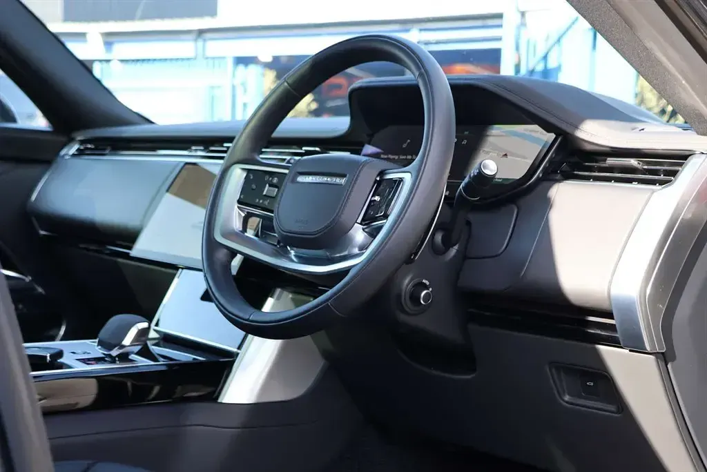 Begagnad Land Rover Range Rover HSE 2024 Svart SUV