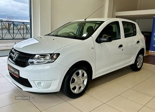 White Used 2015 Dacia Sandero Ambiance Hatchback | £4,395 (Expensive) - Image 1/4