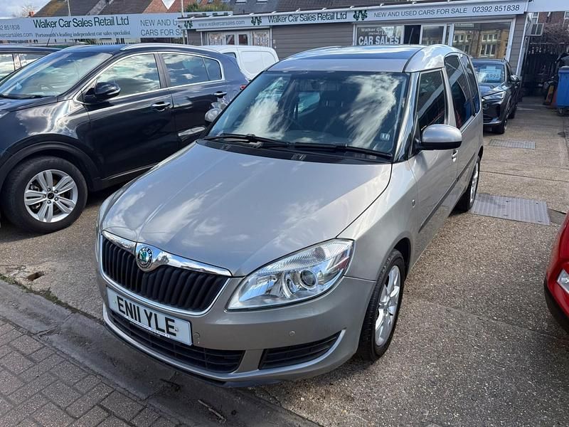 Usado Skoda Roomster SE 105 CV (77 kW) 2011 Beige Monovolumen