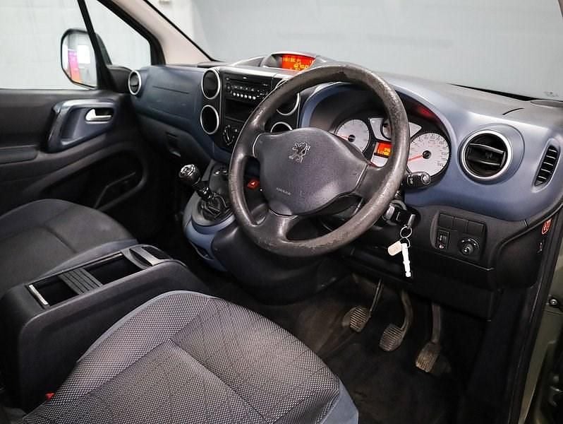 Used Peugeot Partner Tepee S 90 HP (66 kW) 2008 Grey MPV