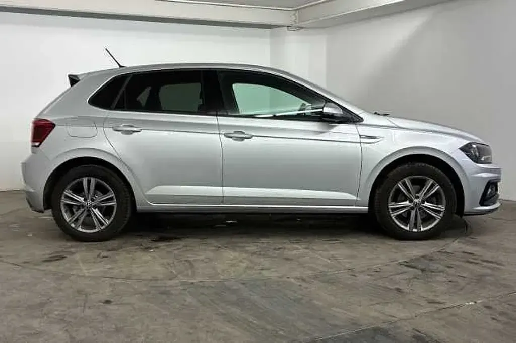 Usado VW Polo R-line 110 HP (80 kW) 2021 Prateado Citadino