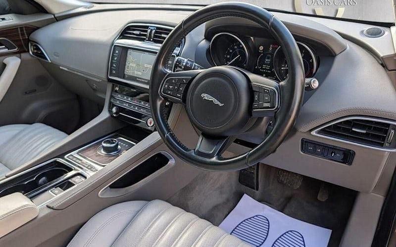 Used Jaguar F-Pace Portfolio 179 HP (131 kW) 2020 SUV