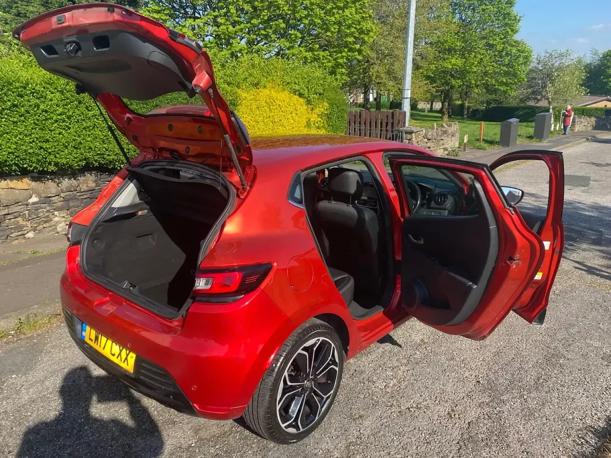 Used Renault Clio Dynamique 120 HP (88 kW) 2017 Red Hatchback