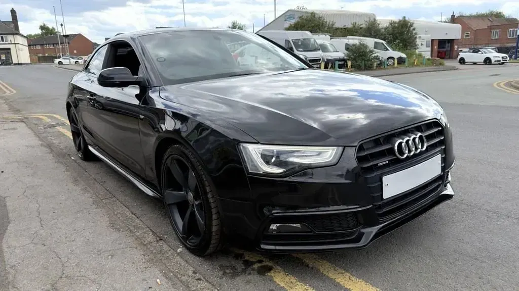 Usado Audi A5 Black Edition 225 HP (165 kW) 2013 Preto Coupé