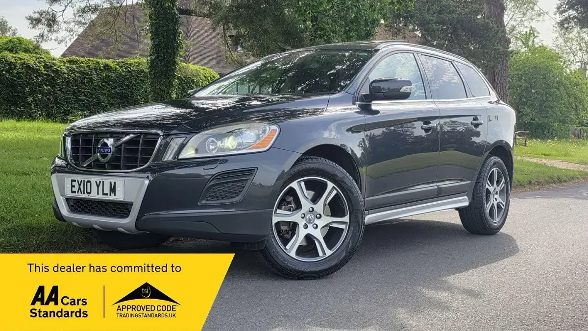 Usado Volvo XC60 SE Lux 205 CV (150 kW) 2010 Gris SUV