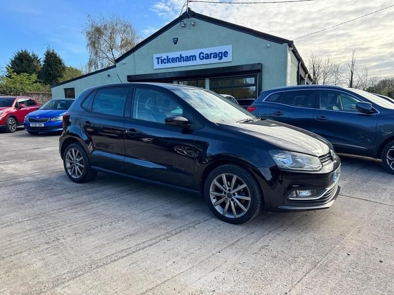 Used VW Polo Design 60 HP (44 kW) 2015 Black Hatchback
