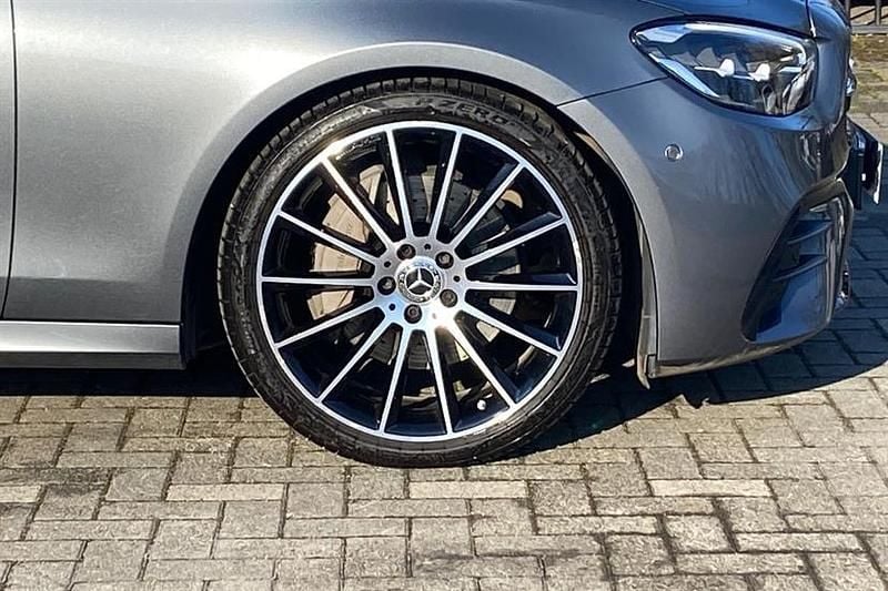 Usado Mercedes E200 AMG line 200 HP (147 kW) 2023 Cinzento Carrinha